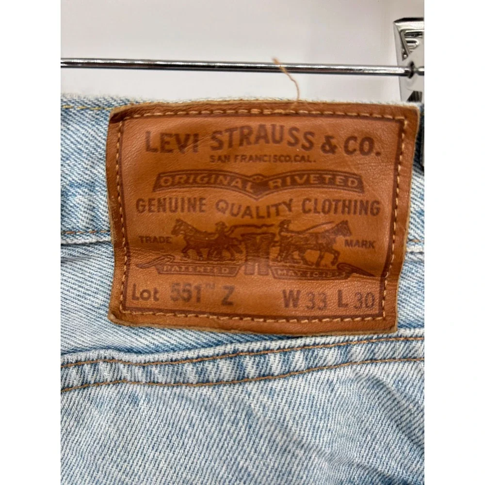 Levis Premium 551 Authentic Jeans Mens 33x30 Light Distress Faded  Blue Denim